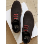 Chaussures en daim vegan marron