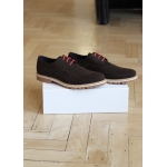 Chaussures en daim vegan marron